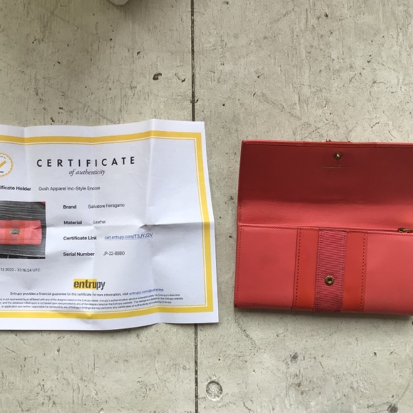 SALVATORE FERRAGAMO pink wallet - Picture 3 of 5